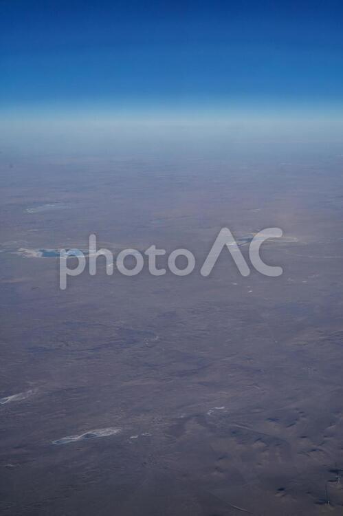 飛行機から見える中国の山岳地帯 山岳地帯,中国,北京の写真素材