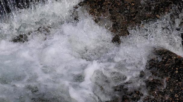 夏の白馬の麓を流れる清流 夏の白馬の麓を流れる清流の写真