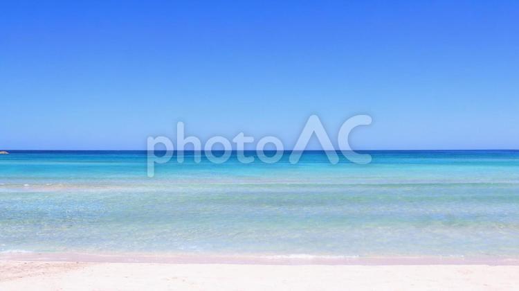 青い海　夏のイメージ 海,夏,空の写真素材