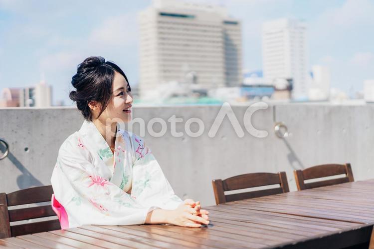 浴衣を着た若い女性 デート,ヘアセット,和装の写真素材