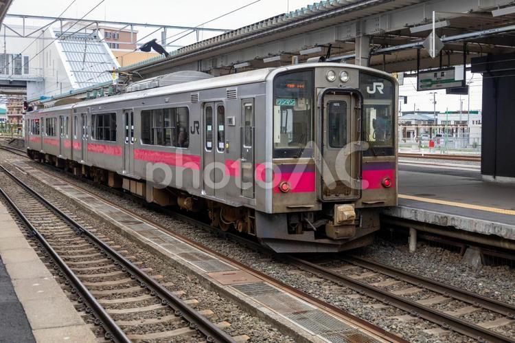 奥羽本線701系鉄道車両と青森駅 鉄道,車両,電車の写真素材