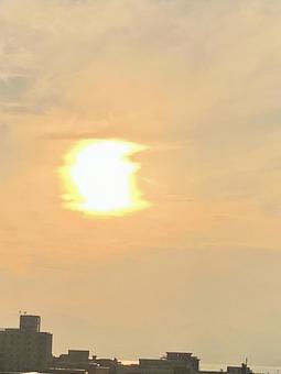 秋空 眩しい夕焼け風景 秋空 眩しい夕焼け風景の写真