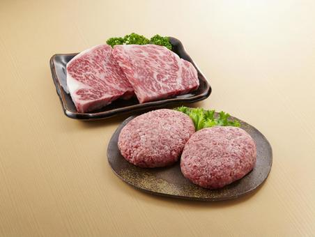 ステーキ用牛肉とハンバーグ ステーキ用牛肉とハンバーグ ハンバーグ,ステーキ肉,牛肉の写真素材