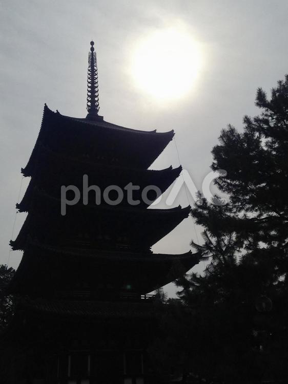 興福寺（五重塔・シルエット） 興福寺,五重塔,シルエットの写真素材