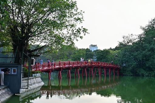 ハノイのホアンキエム湖 ハノイのホアンキエム湖の写真