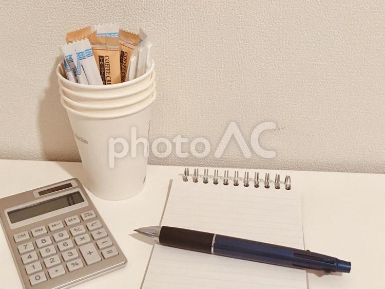 スティックコーヒーとメモ帳 文房具,スティックコーヒー,紙コップの写真素材
