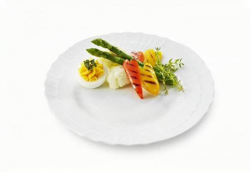 メイン料理をはなやかに彩る付け合わせ メイン料理をはなやかに彩る付け合わせ 付け合わせ,彩る,添えるの写真素材