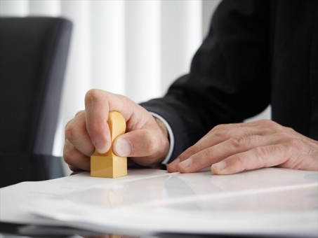 Hands of the professionals who press the square mark, JPG Hands of the professionals who press the square mark, seal, register, right, JPG