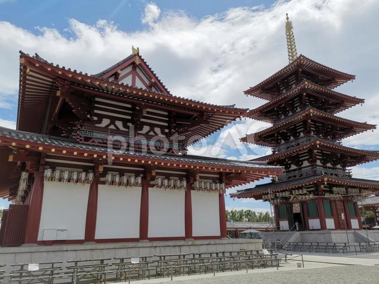 大阪　四天王寺　五重塔　金堂 四天王寺,大阪,歴史的建造物の写真素材
