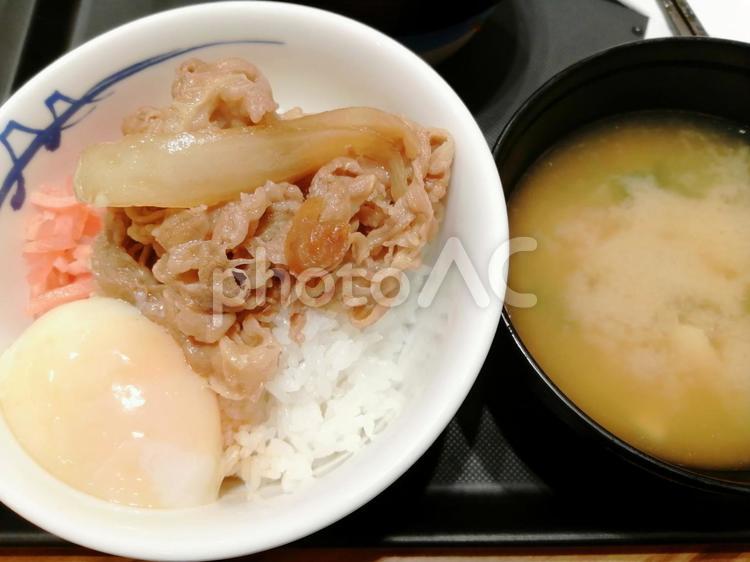 牛丼　半熟卵 半熟,卵,牛丼の写真素材