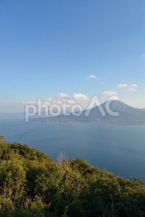 鹿児島県の海（錦江湾）と桜島の雄大な眺め 鹿児島県,桜島,錦江湾の写真素材