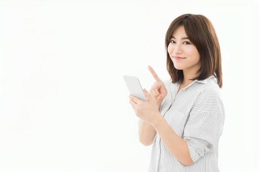 若い女性 スマートフォン 若い女性 スマートフォンの写真