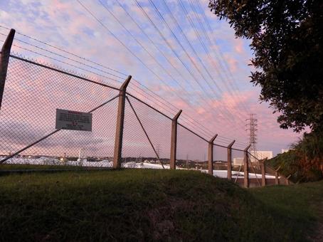 キャンプ瑞慶覧のフェンス 米軍基地,在日米軍,在沖米軍の写真素材