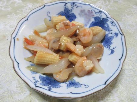 エビと野菜のうま煮 エビと野菜のうま煮 エビ,玉ねぎ,ニンジンの写真素材