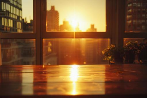 夕陽が照らす都会の窓辺 夕陽が照らす都会の窓辺の写真
