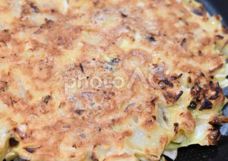 ソースのかかっていないお好み焼き お好み焼き,プレーン,焼きたての写真素材