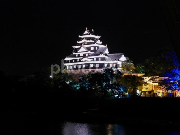ライトアップされた岡山城天守閣 岡山城,ライトアップ,烏城灯源郷の写真素材