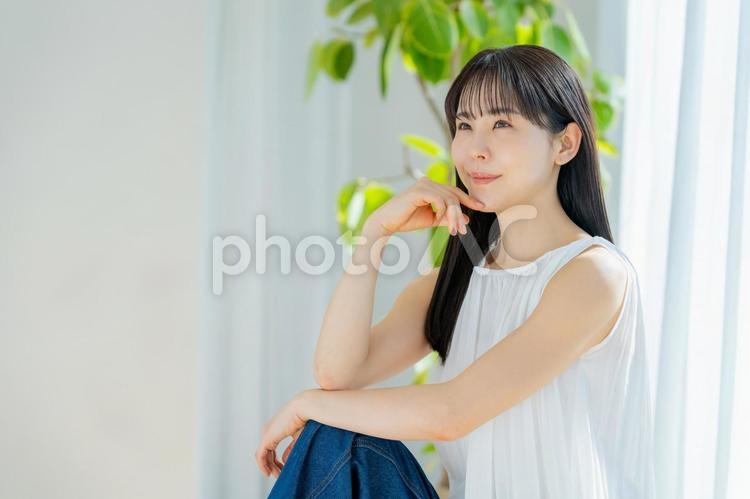 若い日本人女性の美容イメージ 若い女性,美容,笑顔の写真素材