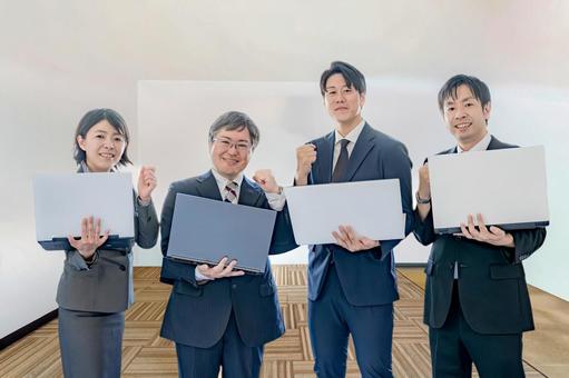 ビジネスチームとPC ビジネスチームとPC ビジネスチーム,パソコン,スーツの写真素材