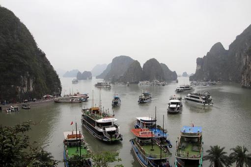 ベトナムの世界遺産ハロン湾風景 ベトナムの世界遺産ハロン湾風景 ベトナム,ハロン湾,ハノイの写真素材