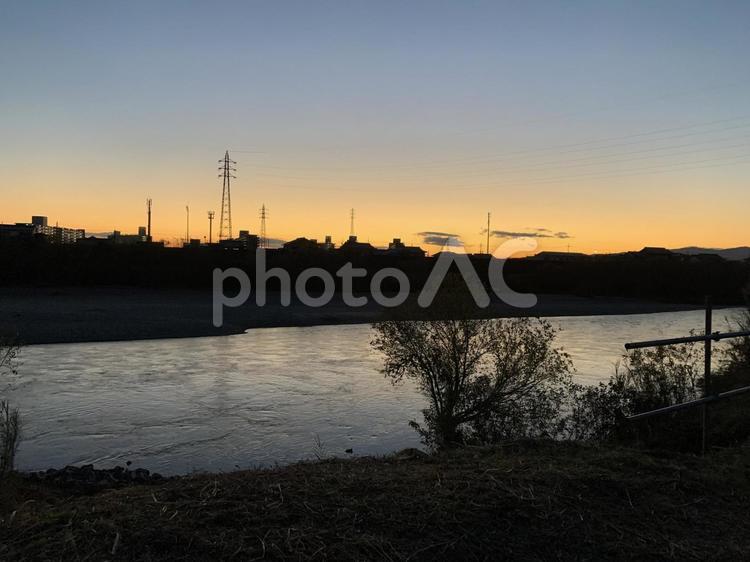 夕暮れの河 夕暮れ,空,skyの写真素材