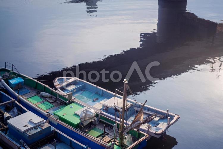 横浜街散歩 船,釣り船,船繋留の写真素材