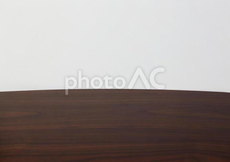木の机と白い壁 背景,屋内,インテリアの写真素材