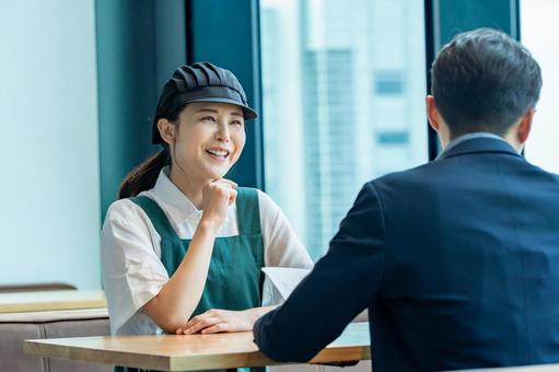 資料を見ながら商談するシーン ビジネス,商談,打ち合わせの写真素材