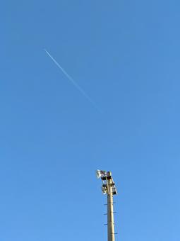 青空　飛行機雲　 青空,飛行機雲,ブルースカイの写真素材