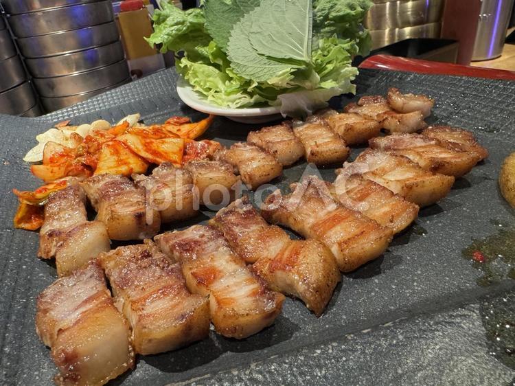サムギョプサル サムギョプサル,韓国料理,豚肉の写真素材