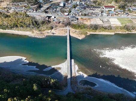 高知県越知町 上空から見た片岡沈下橋 高知県越知町 上空から見た片岡沈下橋の写真