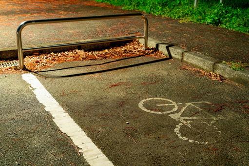 誰もいない駐輪場 自転車,駐輪場,道の写真素材