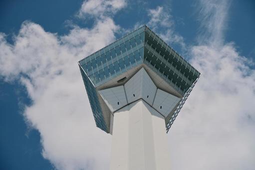 夏の雲と五稜郭タワー 夏の雲と五稜郭タワー 五稜郭タワー,函館,北海道の写真素材