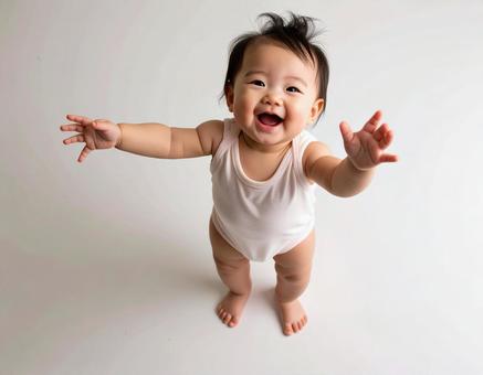 抱っこをおねだり赤ちゃん 抱っこをおねだり赤ちゃんの写真