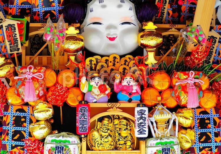 商売繁盛を願う熊手 神頼み七福神縁起物 熊手,金色,商売繁盛の写真素材