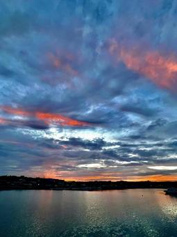 青いとオレンジの雲 雲,空,海の写真素材