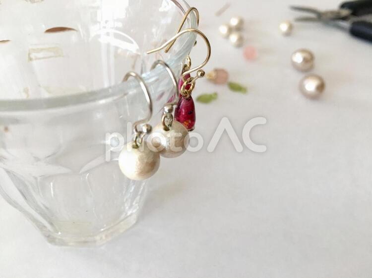 ハンドメイドのピアスイメージ ハンドメイド,ビーズ,アクセサリーの写真素材