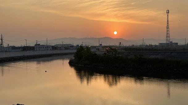 定川と朝日 定川と朝日の写真