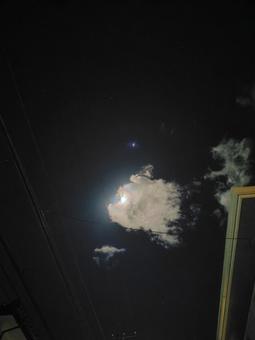 月夜の空に現れた 空画像,背景,曇り空の写真素材