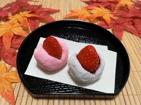 いちご大福 秋ver.② いちご大福 秋ver.② いちご大福,いちご,イチゴの写真素材