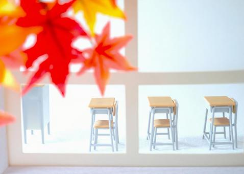 秋の教室(窓) 秋の教室(窓) 教室,学校,机の写真素材