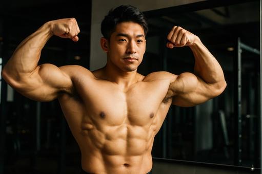 筋肉を見せる男性 筋肉を見せる男性の写真