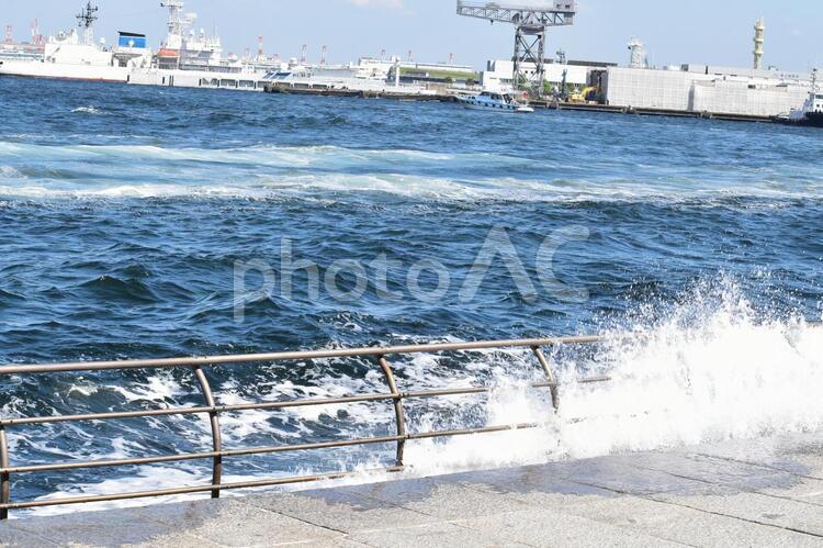 横浜の海・波３ 横浜,よこはま,yokohamaの写真素材