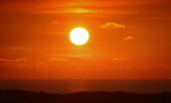 夏の終わりの夕陽・日本海 夏の終わりの夕陽・日本海 夕陽,夕日,夕焼けの写真素材