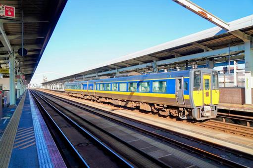 ＪＲ鳥取駅に停車中の特急列車 鉄道,鳥取駅,山陰本線の写真素材