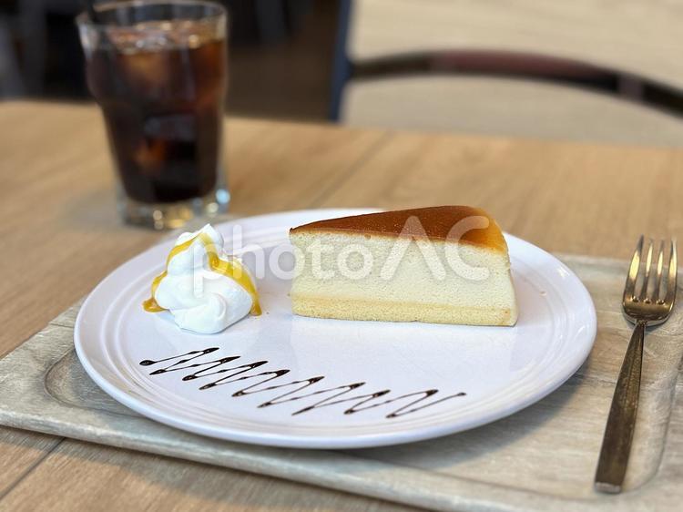 チーズケーキとアイスコーヒー チーズケーキ,ベイクドチーズケーキ,デザートの写真素材