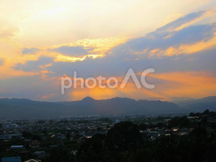 夕暮れ１ たそがれ,夕暮れ,夕日の写真素材
