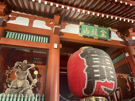 浅草寺の雷門、雷神像 浅草寺の雷門、雷神像 浅草寺,浅草,東京の写真素材
