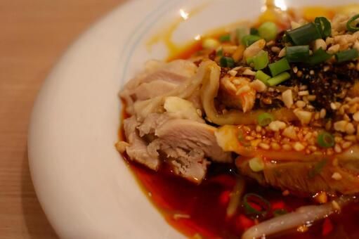 東京高輪の中華料理店のよだれ鶏 よだれ鶏,ネギ,モヤシの写真素材