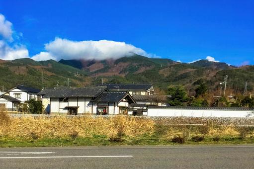 国道403号と長野県筑北村坂北の風景 国道403号と長野県筑北村坂北の風景 長野県,東筑摩郡,筑北村の写真素材